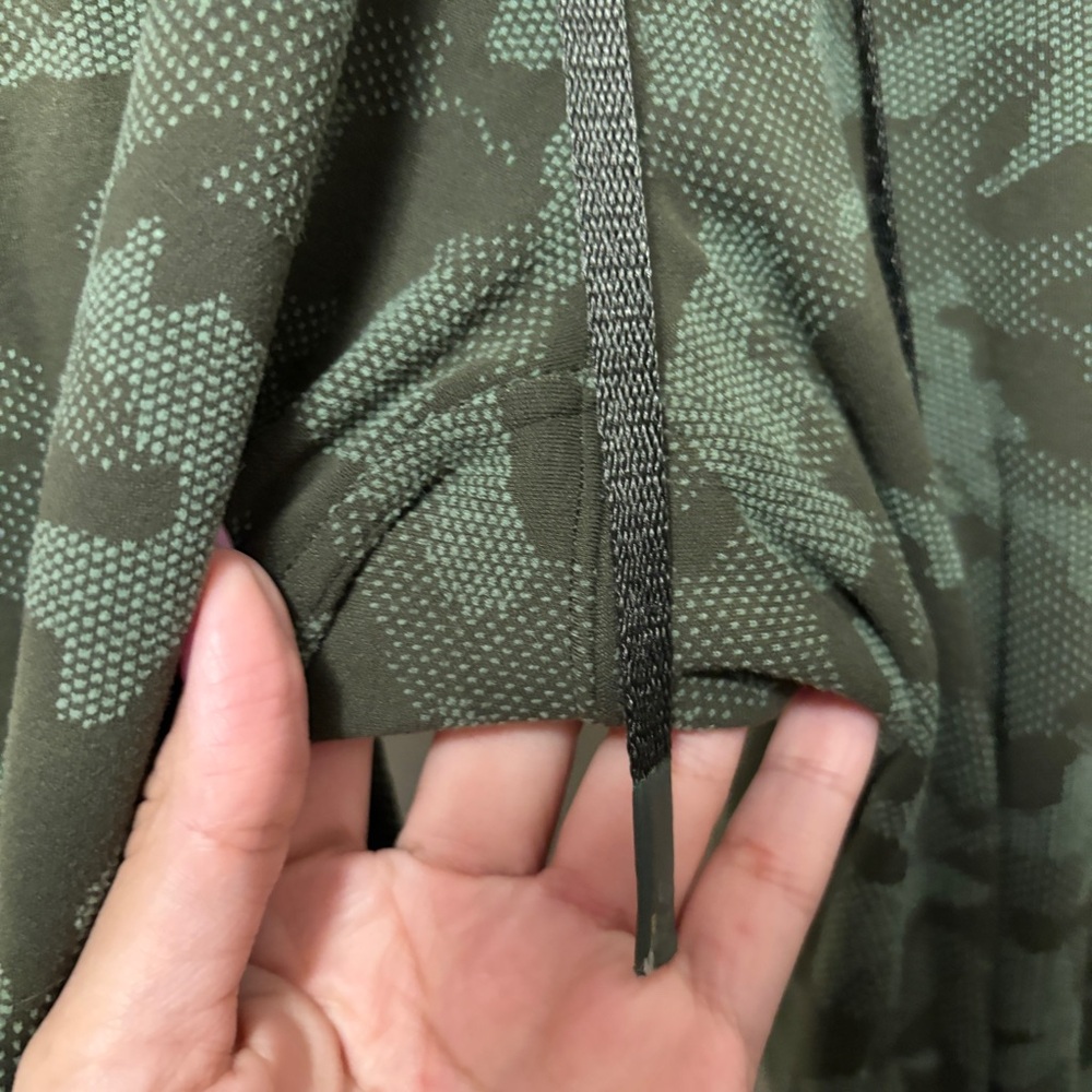Lululemon Ready to Rulu Jogger 29"
Heritage Camo Dark Olive Green Twill Size 4 - Picture 10 of 10